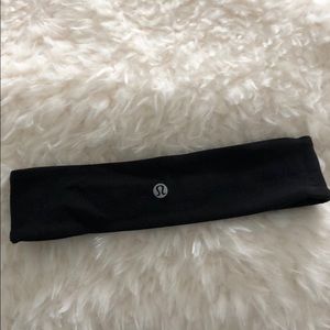 Black lululemon headband
